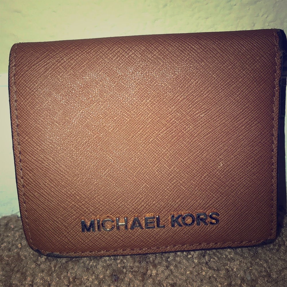 AUTHENTIC MICHAEL KORS  BROWN SAFFIANO WALLET